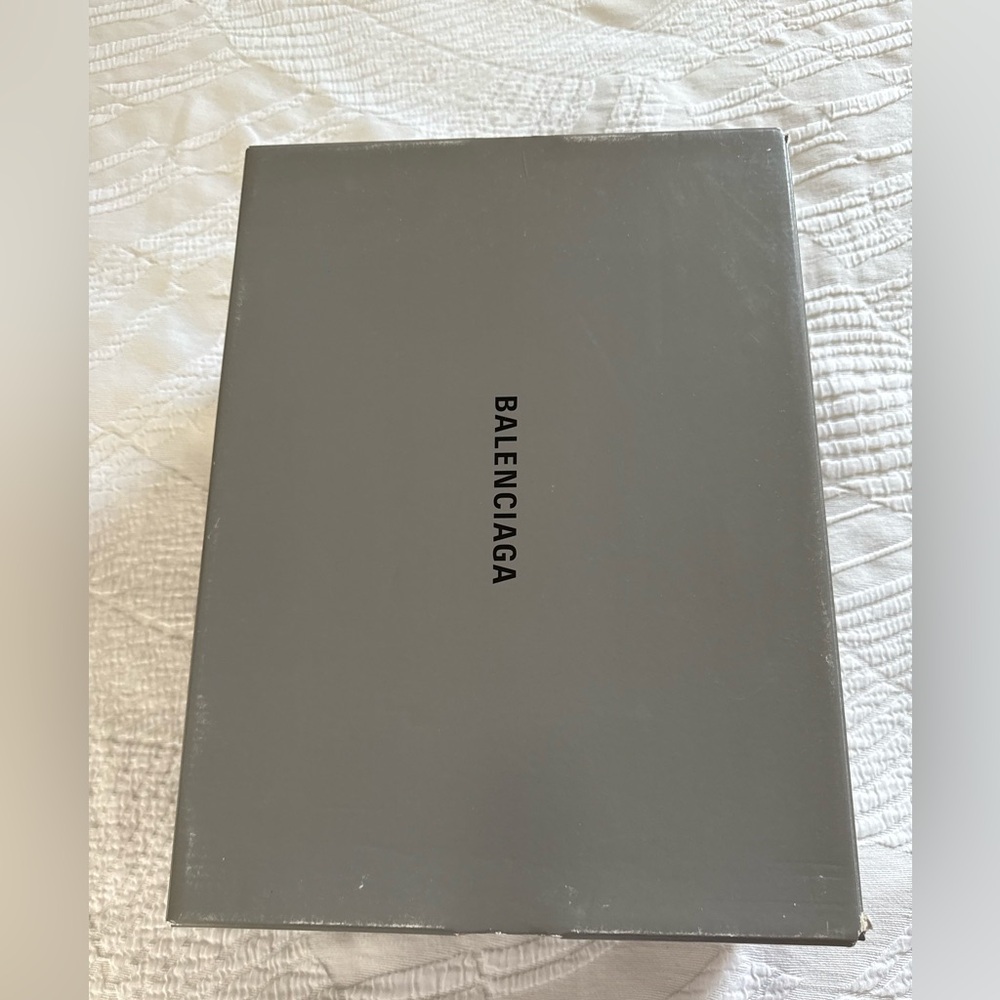 Balenciaga shoe Box